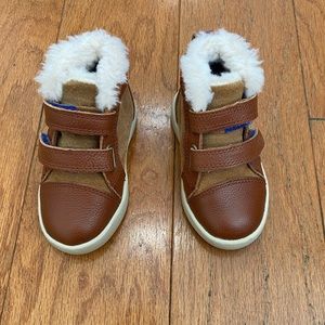 UGG- Toddler Shoes - Size 6 EUC